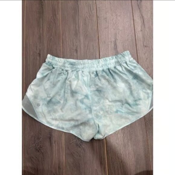 Lululemon Athletica Hotty Hot Shorts Size 12 in Diamond Dye - Picture 6 of 7